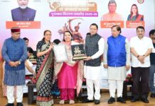 तीलू रौतेली एवं आंगनबाड़ी कार्यकत्री पुरस्कार से सम्मानित हुईं पौड़ी की छह मातृशक्ति